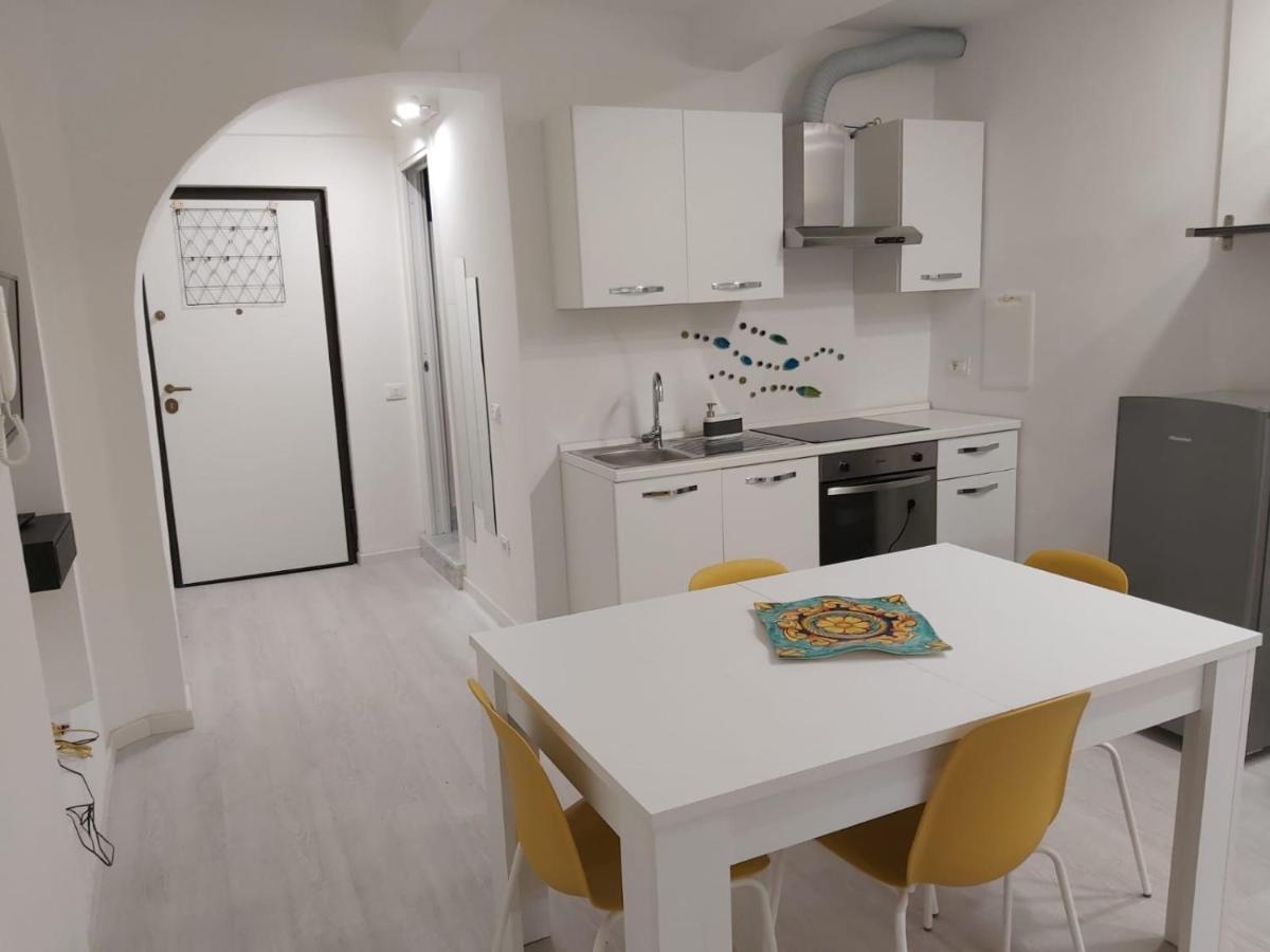 Holiday House Fieravecchia Salerno Exterior photo